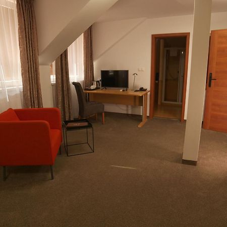 Hotel Novy Kastiel - Self Check-In ตอปอลชานี ภายนอก รูปภาพ