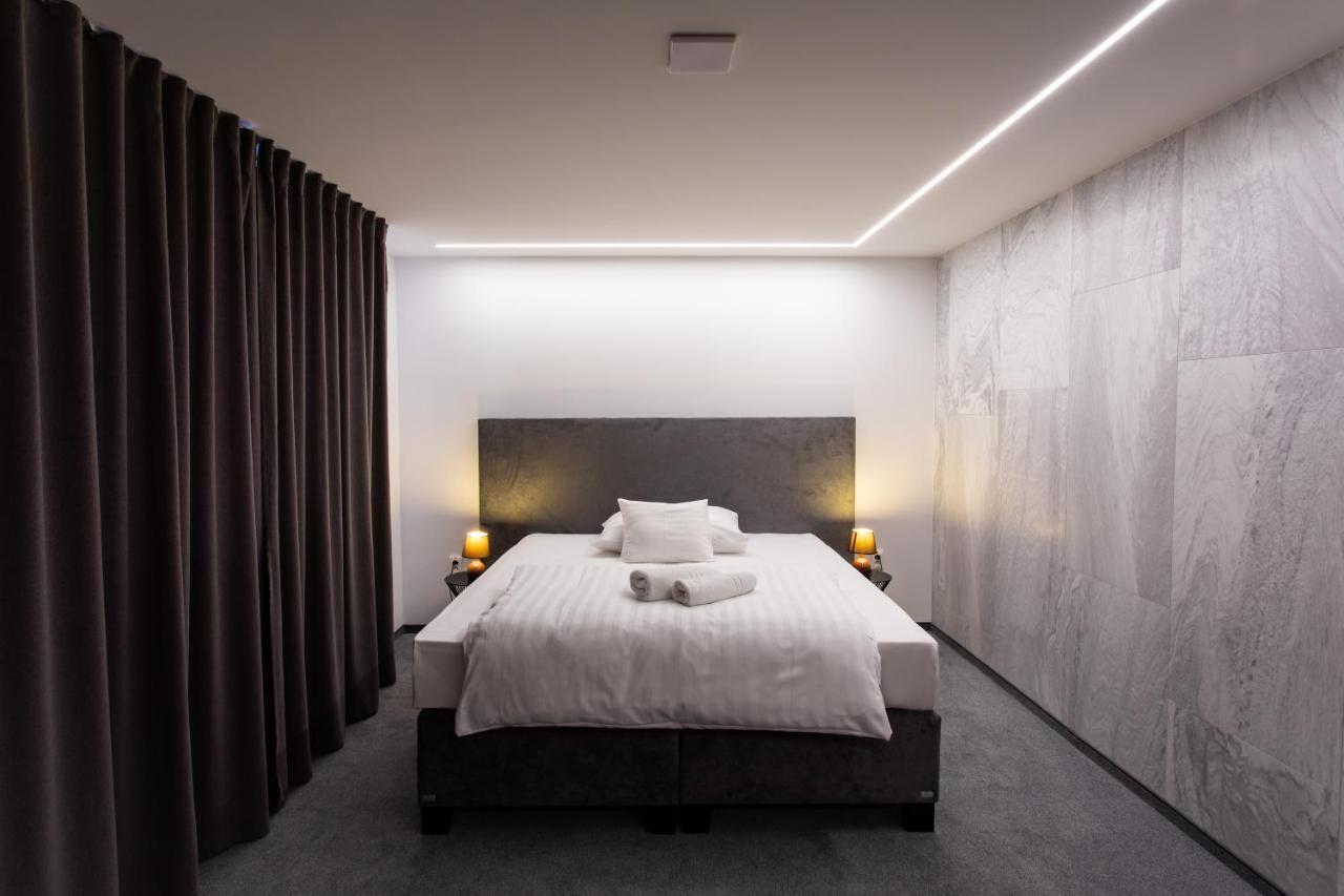 Hotel Novy Kastiel - Self Check-In ตอปอลชานี ภายนอก รูปภาพ