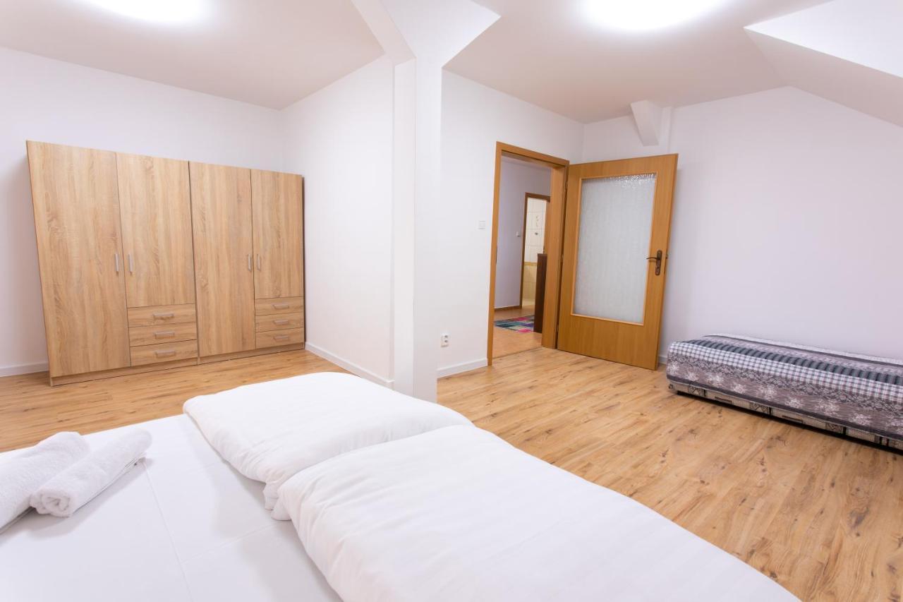 Hotel Novy Kastiel - Self Check-In ตอปอลชานี ภายนอก รูปภาพ