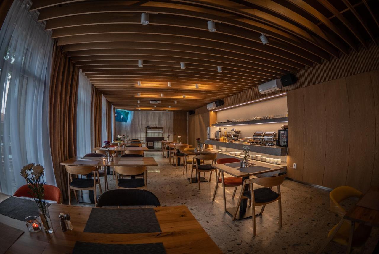 Hotel Novy Kastiel - Self Check-In ตอปอลชานี ภายนอก รูปภาพ