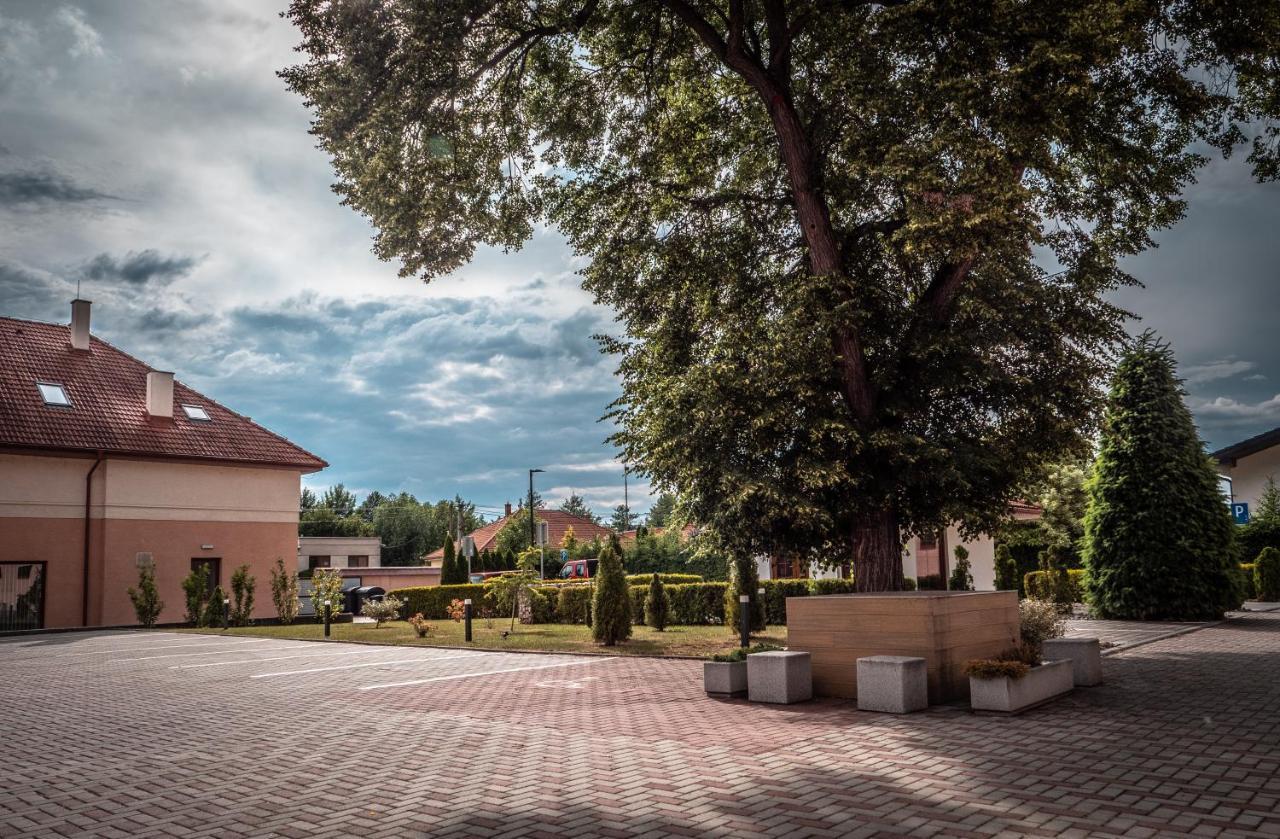 Hotel Novy Kastiel - Self Check-In ตอปอลชานี ภายนอก รูปภาพ
