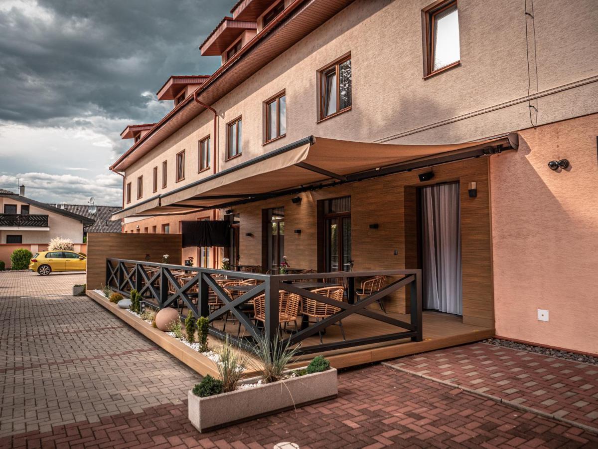 Hotel Novy Kastiel - Self Check-In ตอปอลชานี ภายนอก รูปภาพ