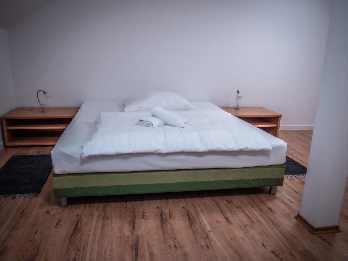 Hotel Novy Kastiel - Self Check-In ตอปอลชานี ภายนอก รูปภาพ
