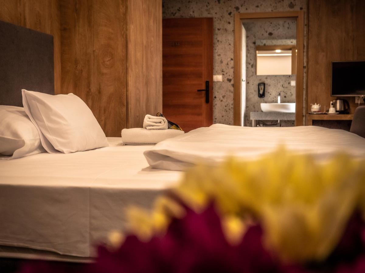 Hotel Novy Kastiel - Self Check-In ตอปอลชานี ภายนอก รูปภาพ