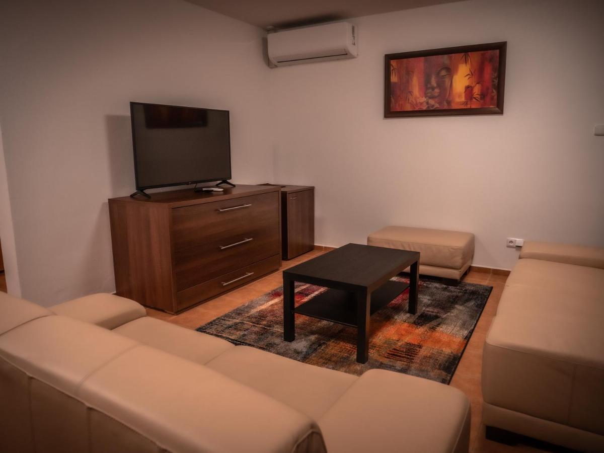 Hotel Novy Kastiel - Self Check-In ตอปอลชานี ภายนอก รูปภาพ