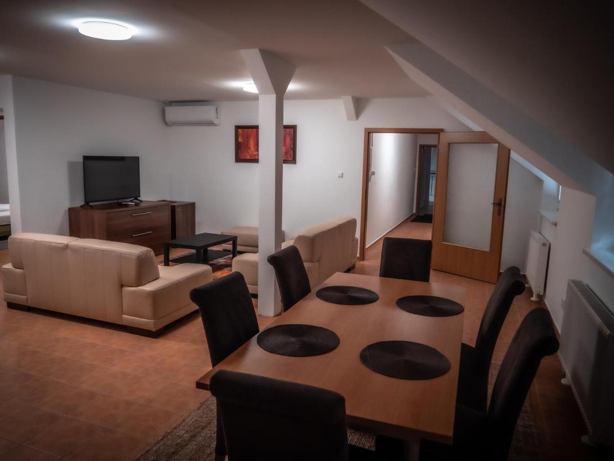 Hotel Novy Kastiel - Self Check-In ตอปอลชานี ภายนอก รูปภาพ