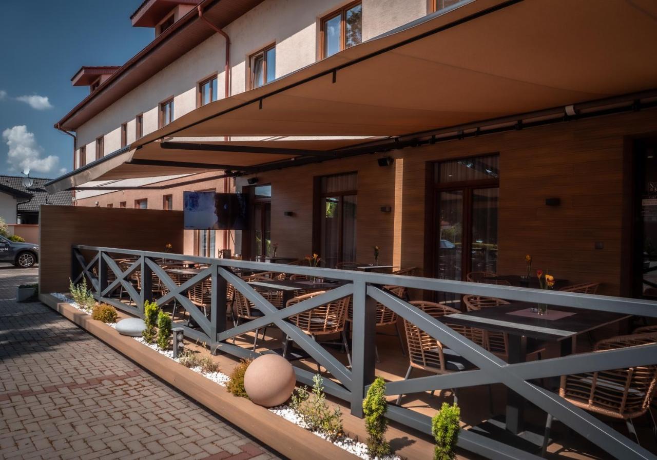 Hotel Novy Kastiel - Self Check-In ตอปอลชานี ภายนอก รูปภาพ