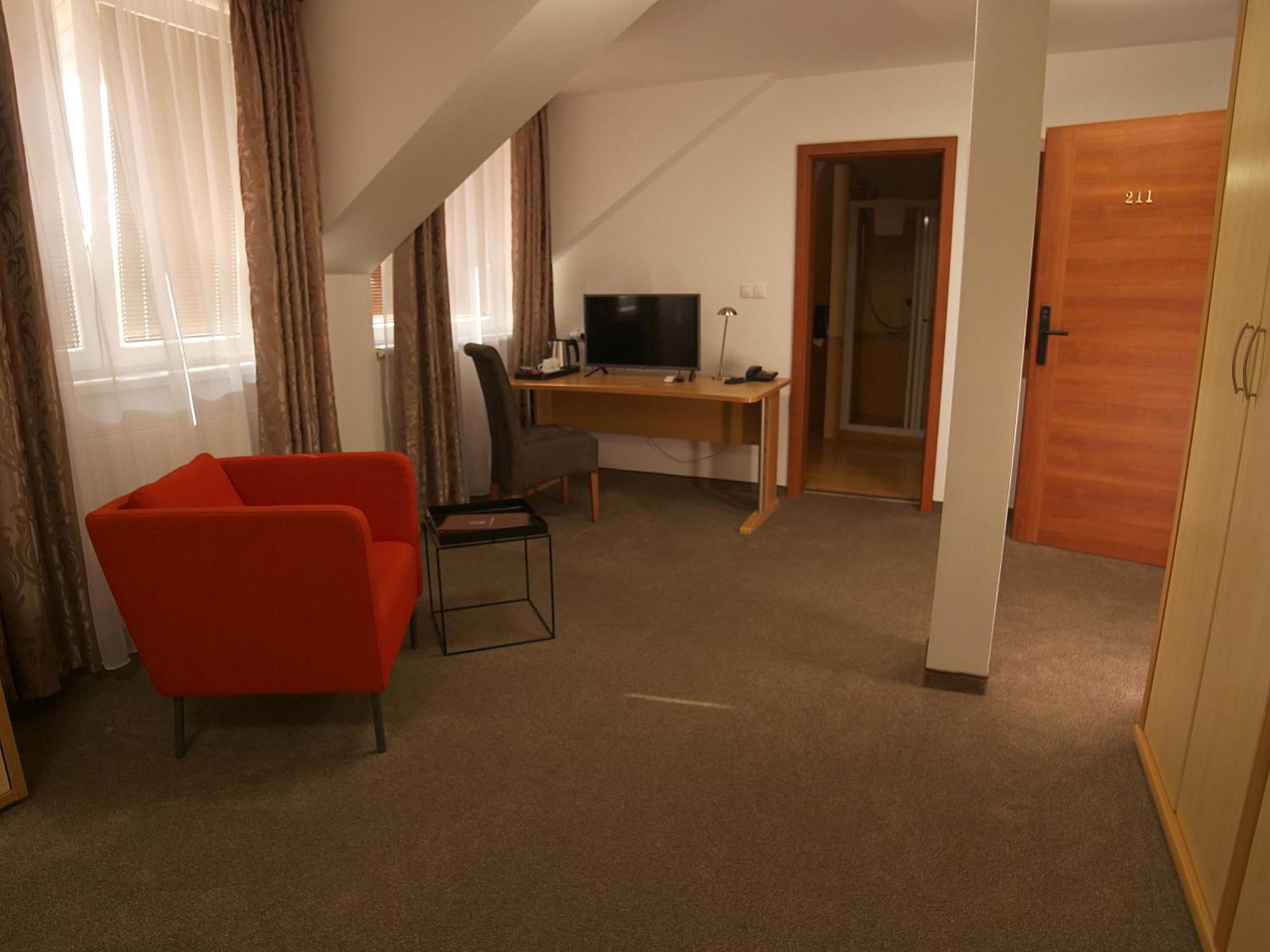 Hotel Novy Kastiel - Self Check-In ตอปอลชานี ภายนอก รูปภาพ