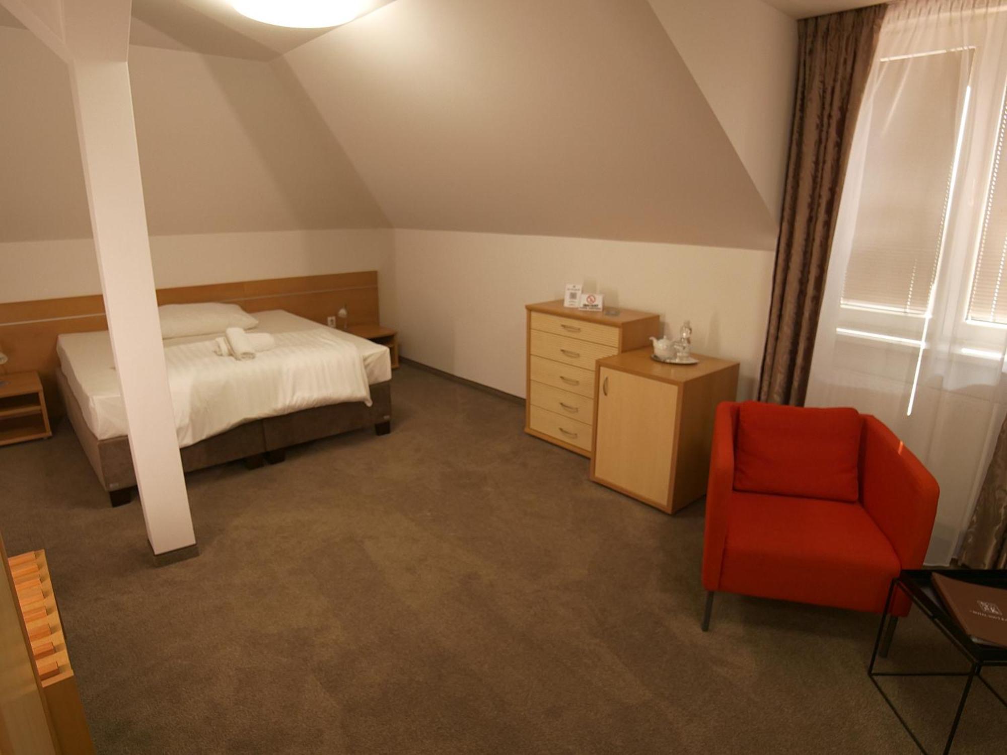 Hotel Novy Kastiel - Self Check-In ตอปอลชานี ภายนอก รูปภาพ